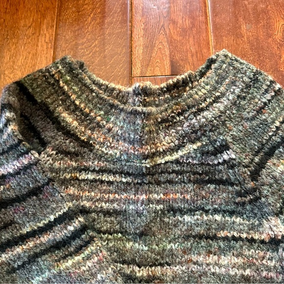 Express Sweater - Picture 4 of 6